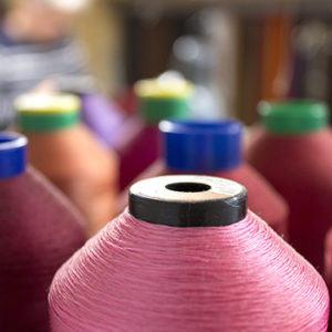 détail d'une bobine de fil, atelier Lou Jaïa