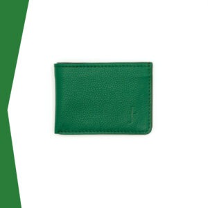 Portefeuille Calypso Lou s'enjaille en cuir vert, le cuir est grainé, vue de face fermé