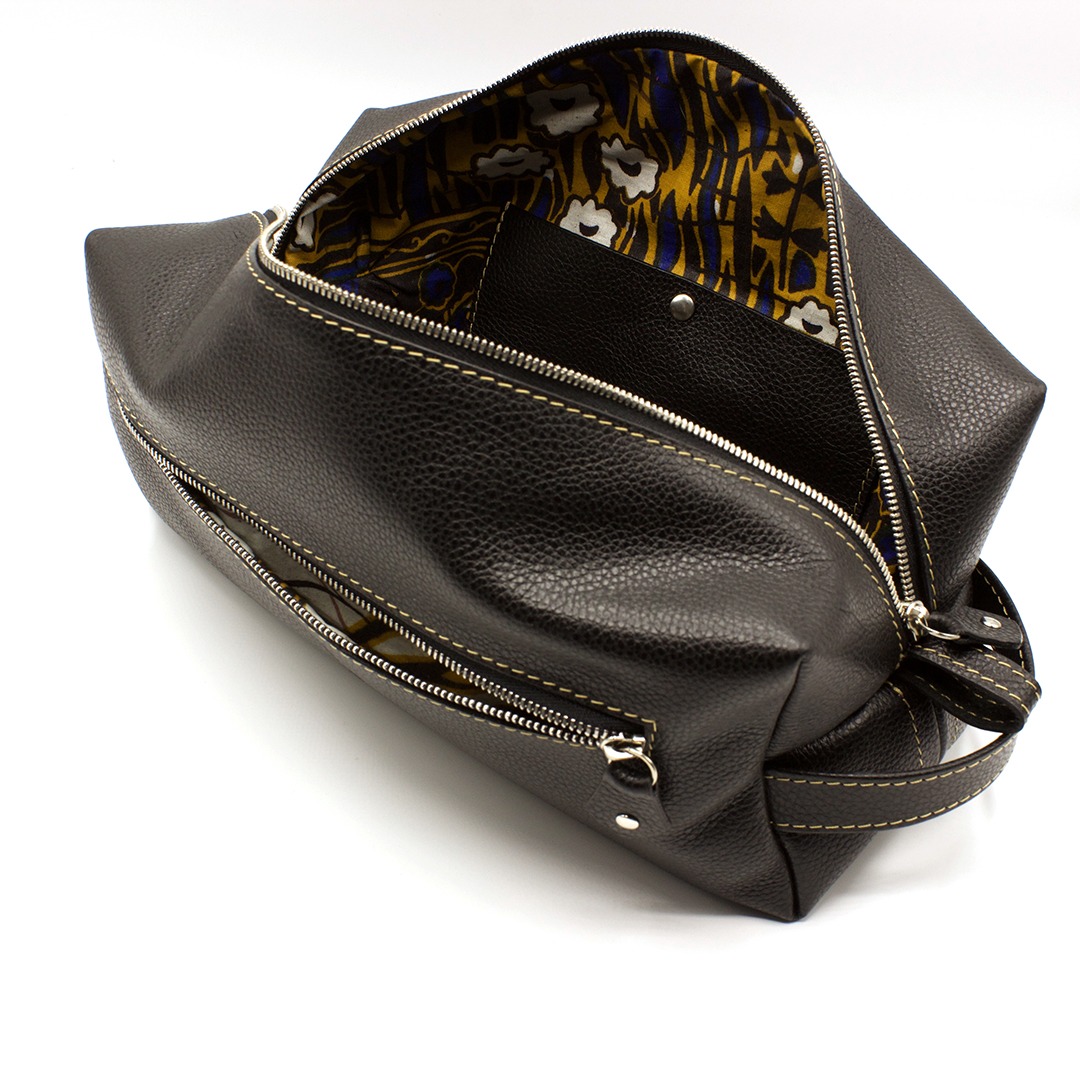 Trousse de toilette en cuir noir